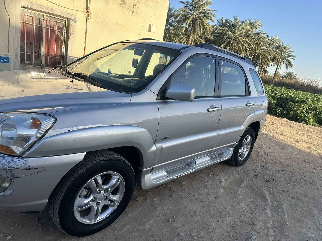 السلام عليكم سبورتج 2008 مكينه سته 2700 كفاله من الصبغ والضربه تدفئه تبريد خير من الله كهربايات كله شغاله تخم تاير جديد مكينه كير حاويه داخل اسود كشنات جلد 
السعر 120 وبيه مجال 
مكاني محموديه 
***********
***********
