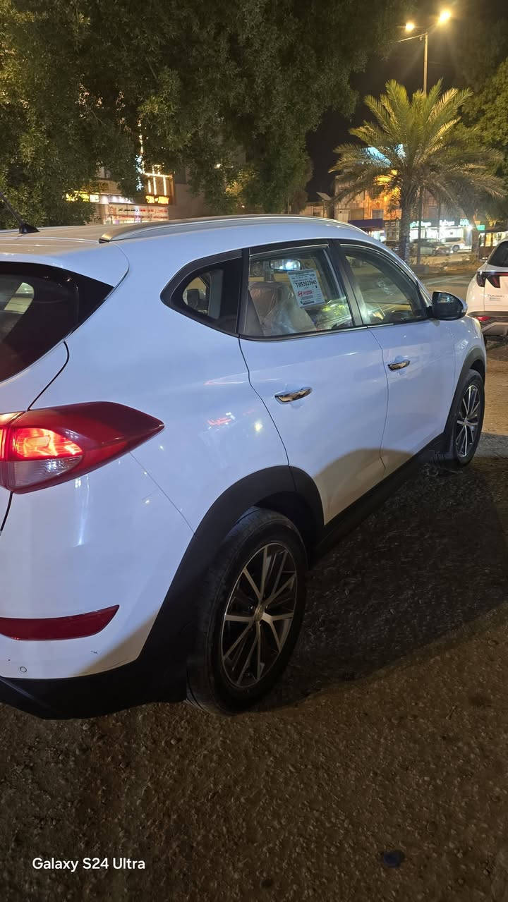 السلام عليكم توسان موديل 2017 خليجي   مكفول كفاله عامه كير ومكينه وحداديه جديده رقم اربيل تريد  وكاله تريد مدور  حساسات مري شفط مكان السياره حله السعر 182 وبيه مجال قليل ***********.  ***********
