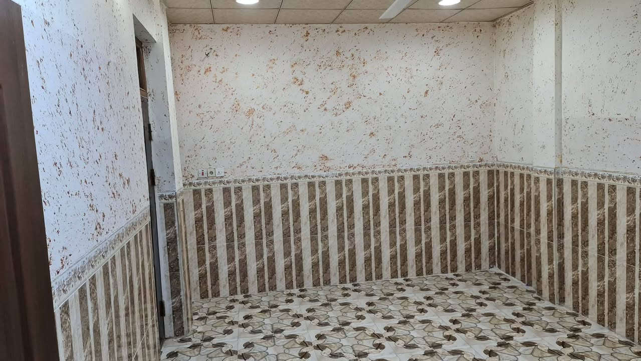 شقة طابق ثاني للايجار قرب محافظة القديمة للاستفسار ***********
