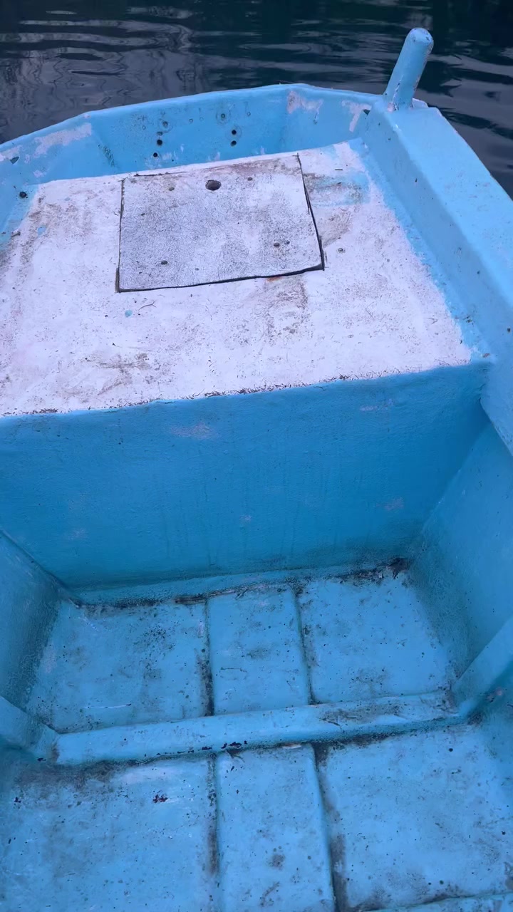 يا الله السلام عليكم للبيع بلم فاوي فايبر قطع بلطاني نضيف كلش مناقصه اي شي جاهز طول 7 متر سعر مليون و 200  البصره ابو الخصيب *********** يوجد واتساب
