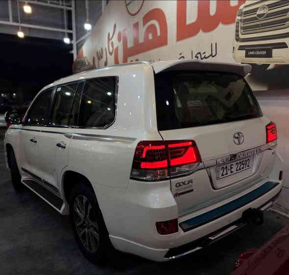 للبيع او مراوسه🪬
TOYOTA 
LAND CRUISER 
2018
G.X.R
WHITE EDITION 
V6
170,000 KM

المواصفات///👑
شاشة حجم كبير
شاشة يدعم CarPlay 
حساسات
أمامي + خلفي
كاميرا 360
مكيّف أوتوماتيك
مكيّف خلفي
تحكم من المقود 
تثبيت سرعة 
محرك V6 سعة 4.0 لتر
271 حصان
كير أوتوماتيك 6 سرعات
دفع رباعي دائم 4×4
الوقود بنزين
خزان 138 لتر
الأمان (ABS, VSC, Traction Control, Hill Assist)
وسائد هوائية كاملة
الداخلجلد
8 ركاب
شاشة معلومات
تحكم كهربائي بالمقاعد
الخارجية
جنوط 18 إنش
‏LED
كشافات ضباب
مرايا كهربائية
فتحة سقف 

ضرر///  مكانين بيها تعديل بارد ❗️ شرط فحص ✅
بدون صبغ ✅
ايرباكات سليمة ✅
شواصي سليمة✅
كير محرك كهربائيات كلها ب شرط ✅

السعر /// 510 $ ورقة وبيها مجال 💵

سيارة نضيف و جاهز ما بيها اي نقص ✅

رقم سليمانية تحويل ثاني يوم ✅

رقم جديد سنوية جديد 📈

العنوان-كركوك 🌆

📞 0770 912 5605
