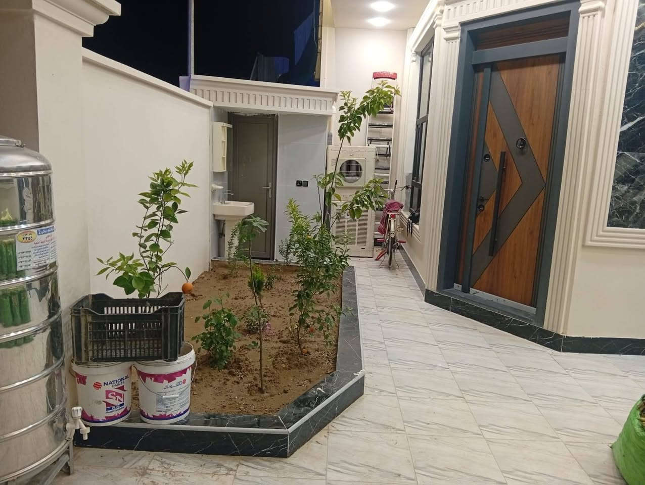 بيت للبيع ٢٠٠ مترطابقين كامل بالجزء الاول الاميري العنوان التحرير الحولي الزراعي للاستفسار الاتصال ***********
