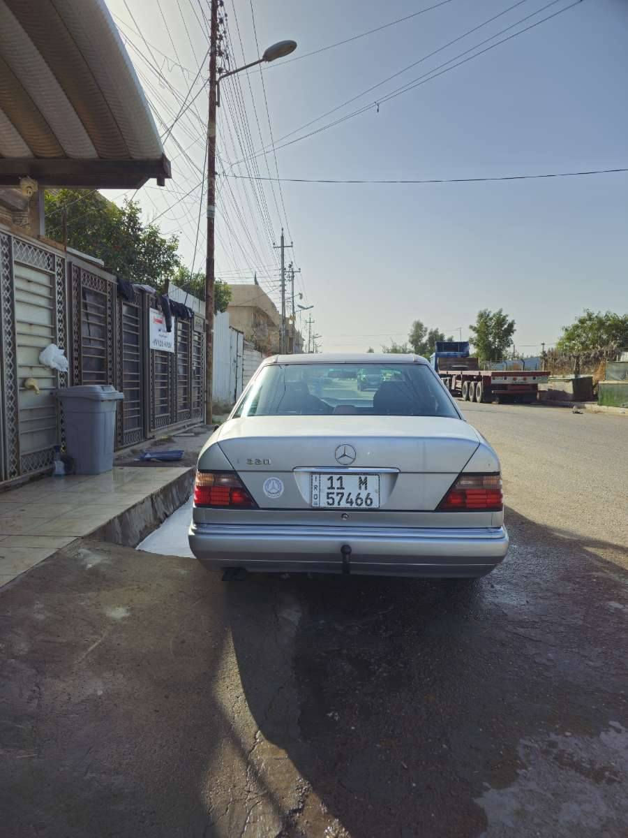 السلام عليكم
بيبي شبح موديل ١٩٩٣ أصل 
محرك ٣٢٠ ابو الخراطيم
دواخل كله بلادية سيارة نضيفة وجاهزة  
قواعد دبلات سليمات 
صدر امامي خلفي كله جديد
 تخم تاير جديد 
السيارة بدون صبغ فقط دعاميات وبيها جراد قمارة وبنيد وجنطة وبيها طخة مرجعها وصبغ على كدها
السعر( ٩٥)رقم بغداد باأسمي ***********
