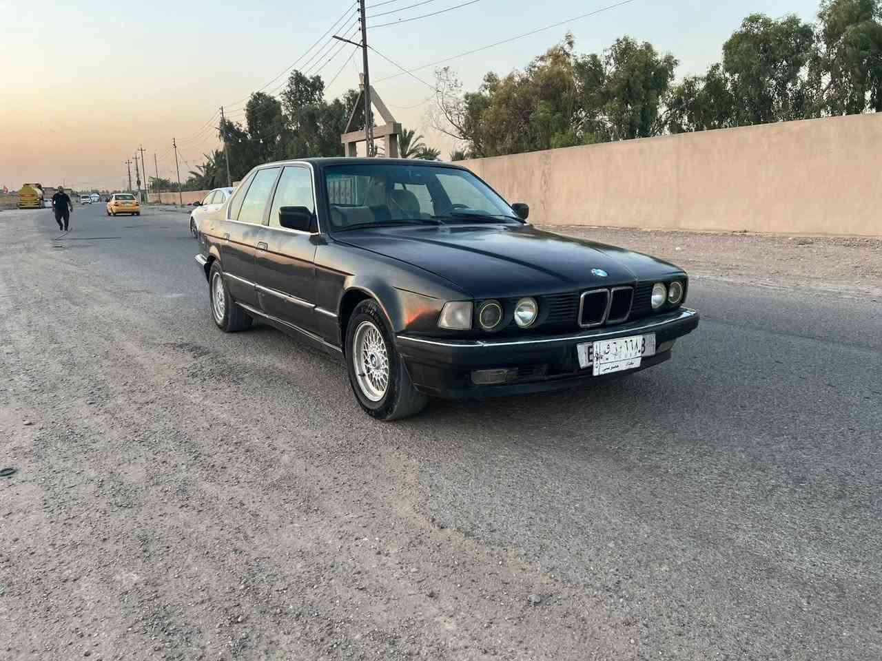 للبيع بيئم حجم 735مفتوح موديل90 بغداد مشروع وطني سنوية لغاية 28سعر 40$رقم موبايل ‏‪***********‬‏كير اوتوماتيك محرك وكير مكفولات دواخل نضيفة كهربائيات كله شغالة ويل خلية تخم تايرات جدد سيارة  لاضربة ولاتبديل ولاخياس حدادية امامي خلفي جديد مكاني بغداد
