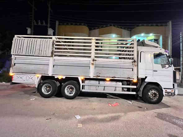 السلام عليكم سياره 
سكانيه موديل 1998
مكينه 143 ثمانيه 
كير900    3ب3
رقم بصره سنويه مامنتهيه 28 
كير مكينه خير من الله 
مكان السياره بصره 
 لتواصل رقم صاحب السياره ***********
ملاحضه اني مكلف ب نشر
