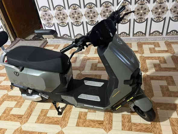 الدراجه اسمه وحش الكون ريان من شركة تالك العالميه بطاريات ليثيوم مغنيسيوم ٢٦امبير ٦٠ فولت اصلي عمره الافتراضي  ٤سنوات تمشيك ٦٠الى ٩٠ كيلو مستخدمه شهرين واي سوال عندك عن السرعه اشكد تمشي واي شي راسلني على الواتساب سعره مليون و150رقمي مستعجل على البيع وبيه مجال ***********
