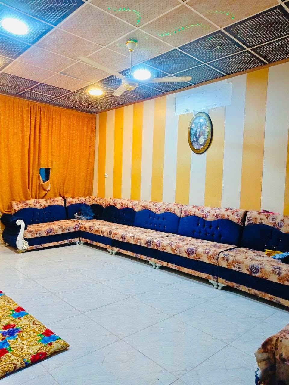 السلام عليكم
دار 110متر للبيع اساس تجعيب بناء بلوك سقف عكاده يحتوي على غرفه وصاله ومطبخ واستقبال وحمام داخلي وخارجي تشاريف سطح كامل 
العنوان/كوفه/شارع المطار القديم /الفرع المقابل اسواق عسوله يبعد عن الشارع 40متر

السعر: (32)وبي مجال
للاستفسار مكتب المهندس 
***********
***********
