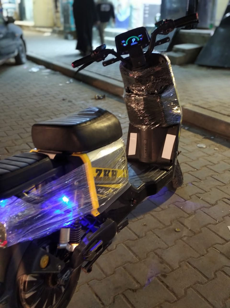 🚨🔥 فرصة نارية ما تتكرر – دراجة كهربائية R11 بحالة ممتازة جداً 🔥🚨
إذا تدور دراجة قوية، عملية، وشكلها يخبل… وقف هنا!
هاي R11 المثالية جاهزة تمشي بيها اليوم قبل باچر 💪⚡
✨ تصميم عصري يخطف الأنظار
⚡ بطارية قوية وأداء ثابت بدون مشاكل
💺 سواقة مريحة وثبات عالي بالشارع
🔋 اقتصادية وتخدمك يومياً بدون تعب
💣💣 السعر تفجير: 350$ فقط 💣💣
إي نعم 350 وبس! أقل من السوق وبفارق واضح
📸 الصور متوفرة للجادين فقط
📲 مراسلة واتساب مباشرة: ***********
⏳ أول مراسل إله الأولوية… لا تضيعها وتندم بعدين 🔥
