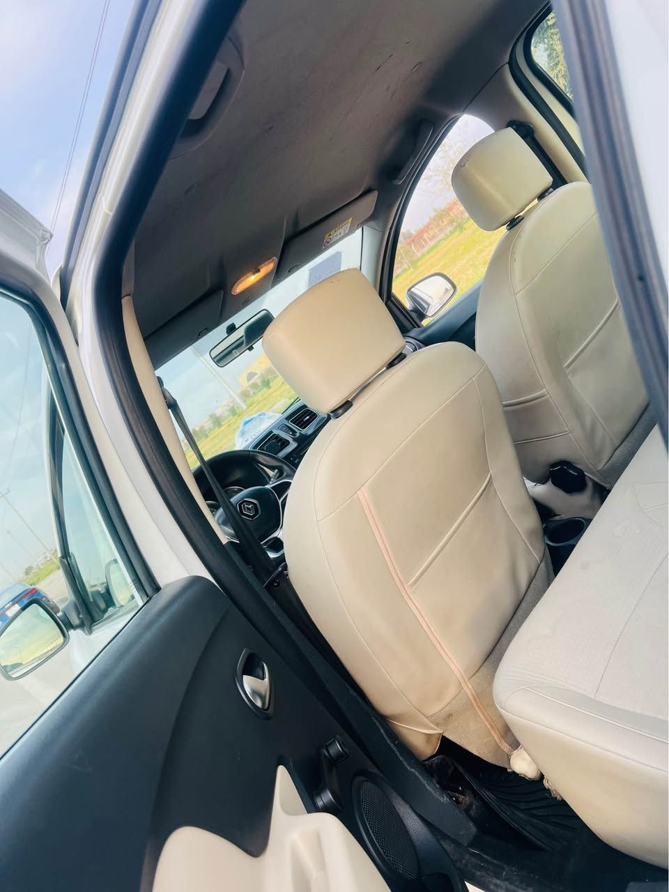 سلام عليكم ملاحظة اني مكلف بنشر
رينو  سنبل الخليجي موديل 2020
سياره مكفوله لاضربة لاصبغ لاتبديل 
ماشي 80 الف كيلو
 السيارة كلش حلوة موس 
حجم المحرك ١٦٠٠  ابشرط مامفتوح
كير اوتماتيك صدر امامي خلفي  كله
 جديد تبريد شغال ثلج تخم تاير جديد كهربائيات كلها شغالة كير مكينة خير من الله سيارة كلش حلوة وجاهزة بدون اي نقص سيارة مال بيت مال جناي سيارة كلش محافظ عليها وبعد احلا من صور سيارة  سعر مناسب 83 شراي  خابر صاحب *********** 
 ‏ملاحظة اني مكلف لنشر ما أجاوب على التعليقات ما متواجد عالفيس شراي خابر وتدلل
مكان سياره كركوك
 وتحياتي للجميع ‏ كركوك, العراق
