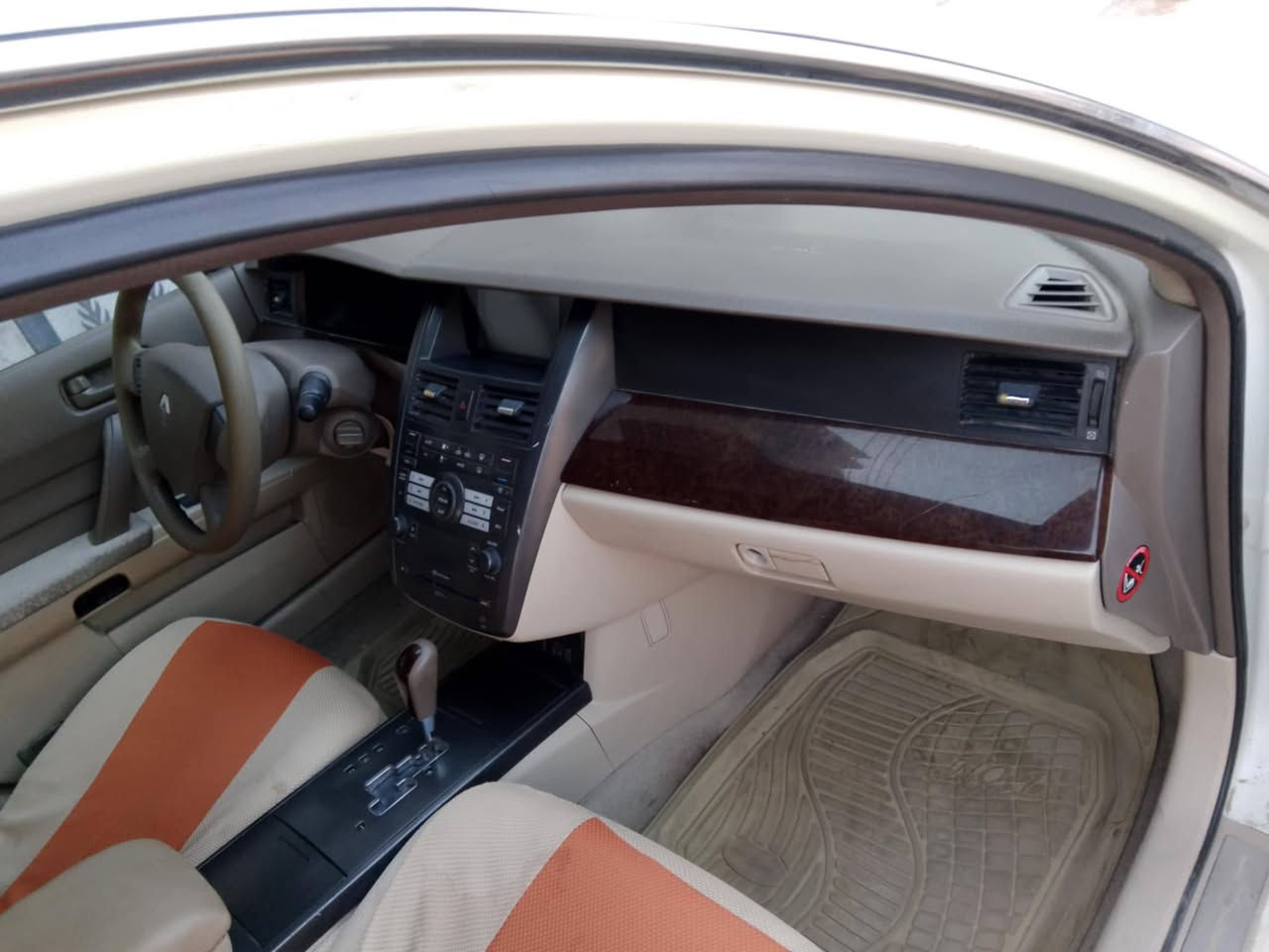 موديل 9
محرك 6 

حداديه وتخم تاير هذا الأسبوع شادهم 

تبريد إدامه جديده 

لون ابيض صدفي 

بيه جاملغ وبنيد صبغ بدون اي دواخل

السياره بيه شويه جراد
السعر73

***********
