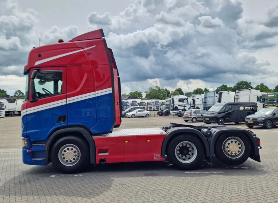 لتقيل بدو تقيل💪🏻
نقطة بيوصلك السعر ❤️
Scania R500
NGS Highline 6x2
موديل:
13-02-2020
تواجد: هولندا 🇳🇱 
ماشية: ٦٤٨.٥٠٤ الف.
ناقل الحركة: أوتوماتيكي. 
عدد الأسطوانات: 6. 
القوة: 500 حصان. 🐎 
فئة الانبعاثات: 6. 
الوزن الفارغ: 9848 كجم. 
نوع الكابينة: كابينة نوم. 
الوقود: ديزل.

اكمل وصف نضافة عالية جداً جوا وبرا✅

#السعودية #سوريا #الاردن #العراق #شاحنات #سيارات #سكانيا #اكسبلور #viral #هولندا #المانيا #اوروبا #السويد #النمسا #بلجيكا #الوطن #العربي


**إذا كنت صاحب هذا الإعلان وتريد حذفه لأي سبب، رجاءا أرسل رسالة إلى الدعم الفني**