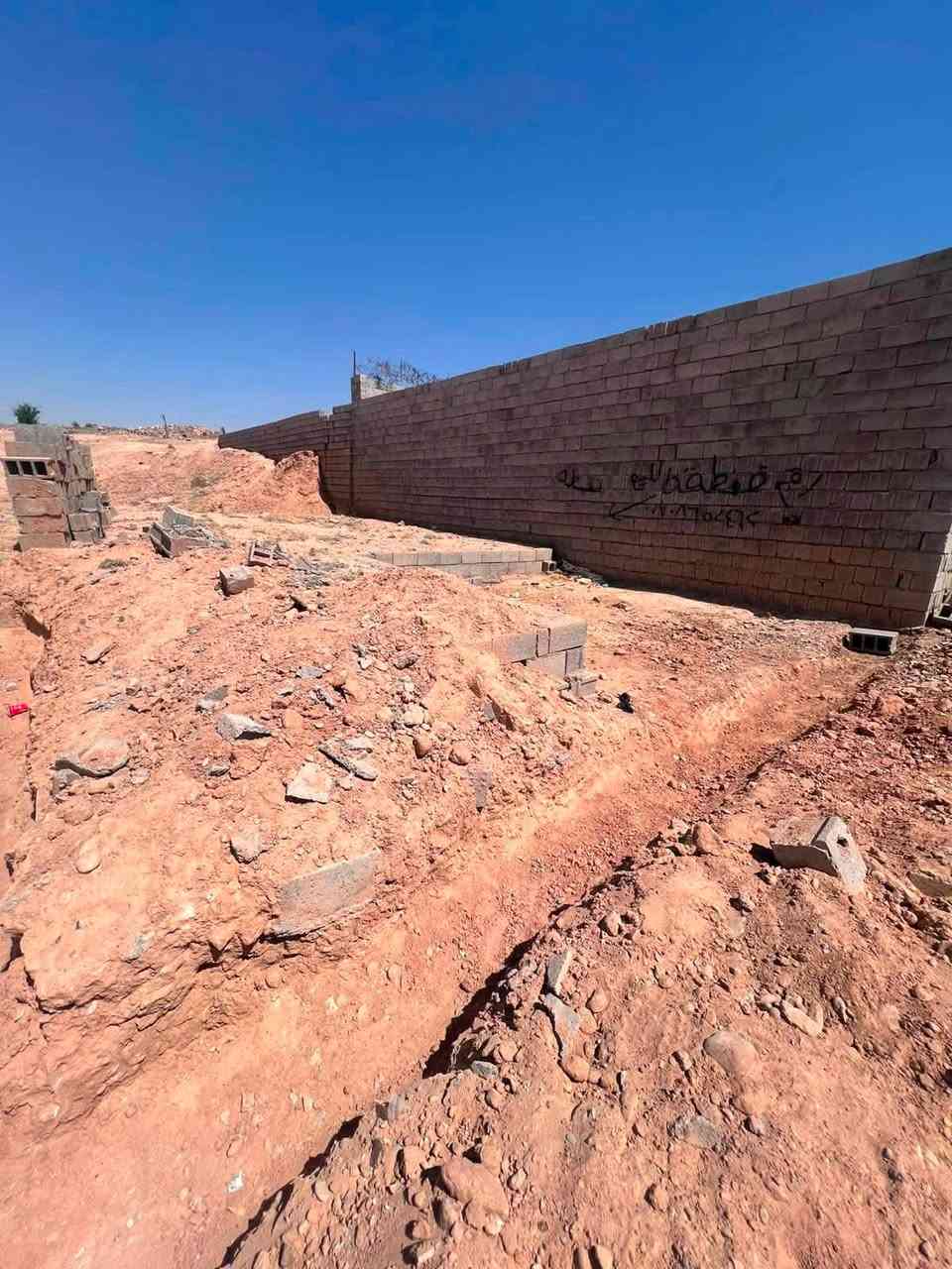 بتلو للبيع فرع الجملون قريب  بيت عقيد واثق
نهايه الصب داخل السكن
رباط شريطي خريطة كاملة
الوجه 8 النزال 14
السعر 
١٠ مليون وبي مجال بيع سريع

***********
