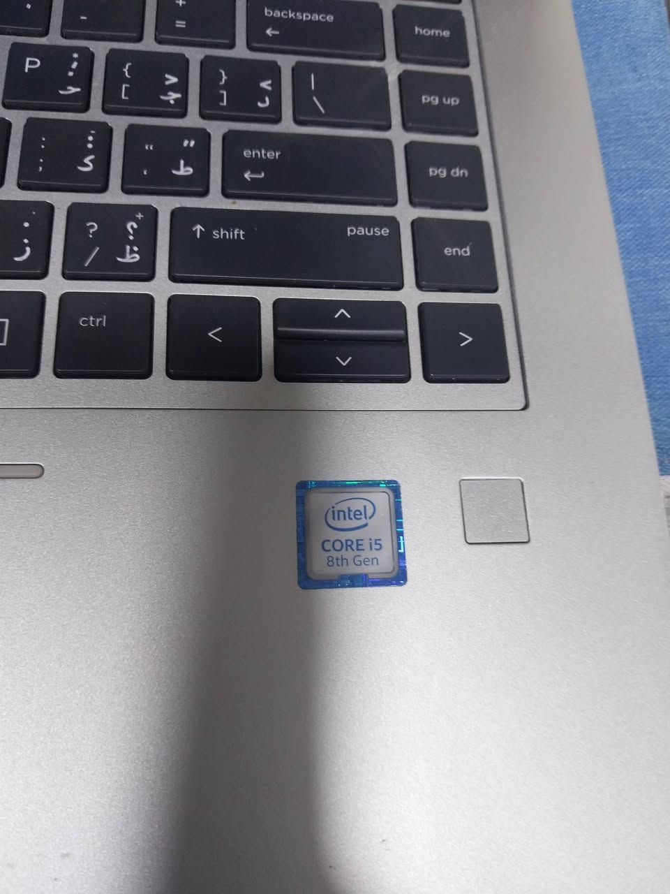 لابتوب HP ProBook 640 G4 السعر 225 وبي مجال
مناسب للعمل والدراسة
المواصفات :

المعالج: Intel Core i5-8350U (الجيل الثامن)
الذاكرة العشوائية (RAM): 8 جيجابايت
التخزين: قرص SSD 128 جيجابايت سريع (إمكانية إضافة قرص آخر بمساحة حسب احتياجاتك)
نوع الشاشة: 1080P (Full HD, FHD, 1080P, 1920 x 1080
حجم الشاشة: 14 بوصة بحجم مناسب للعمل والدراسة
المداخل:
USB Type-C
USB 3.0
VGA
HDMI
مدخل سماعات
LAN
منفذ شحن تايبسي ايضآ
قفل الشاشة: بصمة الاصبع
نظام التشغيل: Windows 10 pro
مع الابتوب حقيبة وماوس وشاحنة اصلي


**إذا كنت صاحب هذا الإعلان وتريد حذفه لأي سبب، رجاءا أرسل رسالة إلى الدعم الفني**