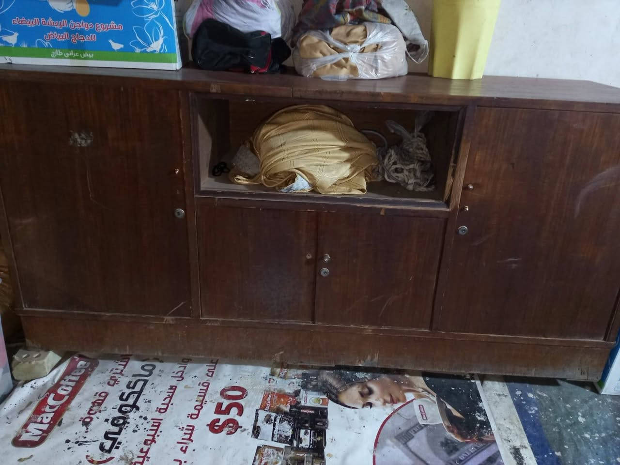 غراض بيت للبيع 
البوفية مال اهلنه قبل ثكيلة وتكمه وقوية سعره بس ب80 الف وبيه مجال
كاونتر تفصال قوي وتكمة وثكيل سعره بس ب600وبي مجال
زولية قياس 2×3 سعرهة 20الف ثخينه حيل ونضيفة
ثلاجة الحجم العملاق سعره 400وبيه مجال


**إذا كنت صاحب هذا الإعلان وتريد حذفه لأي سبب، رجاءا أرسل رسالة إلى الدعم الفني**