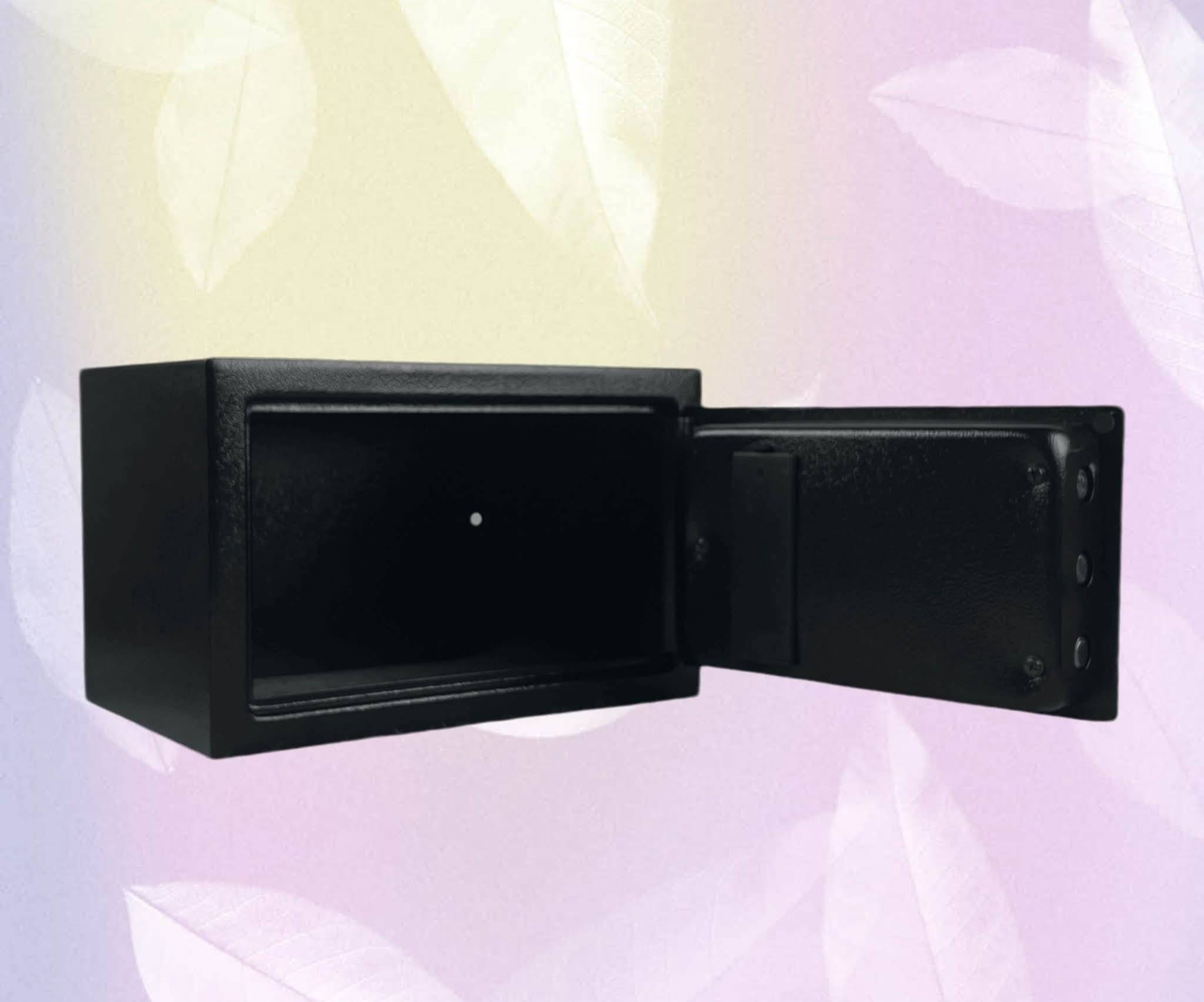 قاصة وسط من سلفر كلاس 😍
المميزات:

قاصة مثالية للاستخدام المنزلي

يوفر صندوق لحفظ الآمن

هيكل خارجي من المعدن عالي الجودة

يمكن وضع رمز حماية مكون من 1-8 أرقام

بطانة من السجاد في الجزء السفلي الداخلي لحماية مجوهراتك وساعتك الثمينة وبطاقتك وأموالك من أي تلف أو ضرر

الوزن: 6.5kg

طريقة برمجة الكود:

1. افتح باب الخزانة

2. اضغط على الزر الأحمر الموجود في الجزء الخلفي عند المفصل لغاية سماع صفرتين مع إضاءة الضوء الأصفر

3. أدخل الرمز الذي تود أن تعتمده للخزانة يمكن استخدام 1 الى 8 ارقام

4. تأكيد الرمز اضغط على حرف A

5. خلال 15 ثانية ستصدر الخزانة صوت تصفير مرتين مع اضاءة الضوء الاصفر

6. تم الان ضبط الرمز الشخصي للخزانة الخاص بك

الملاحظات:

لفتح الخزانة قم بأزالة الغطاء البلاستيكي الصغير بعدها ادخل المفتاح ادر بعكس اتجاه عقارب الساعة و أدر المقبض مع عقارب الساعة ( أي بالاتجاه المعاكس )

عند نفاد البطارية يتم تشغيل إضاءة باللون الاحمر

لا تقوم بخزن المفتاح داخل الخزانة
السعر / 50 الف 
توصيل جميع المحافظات


**إذا كنت صاحب هذا الإعلان وتريد حذفه لأي سبب، رجاءا أرسل رسالة إلى الدعم الفني**