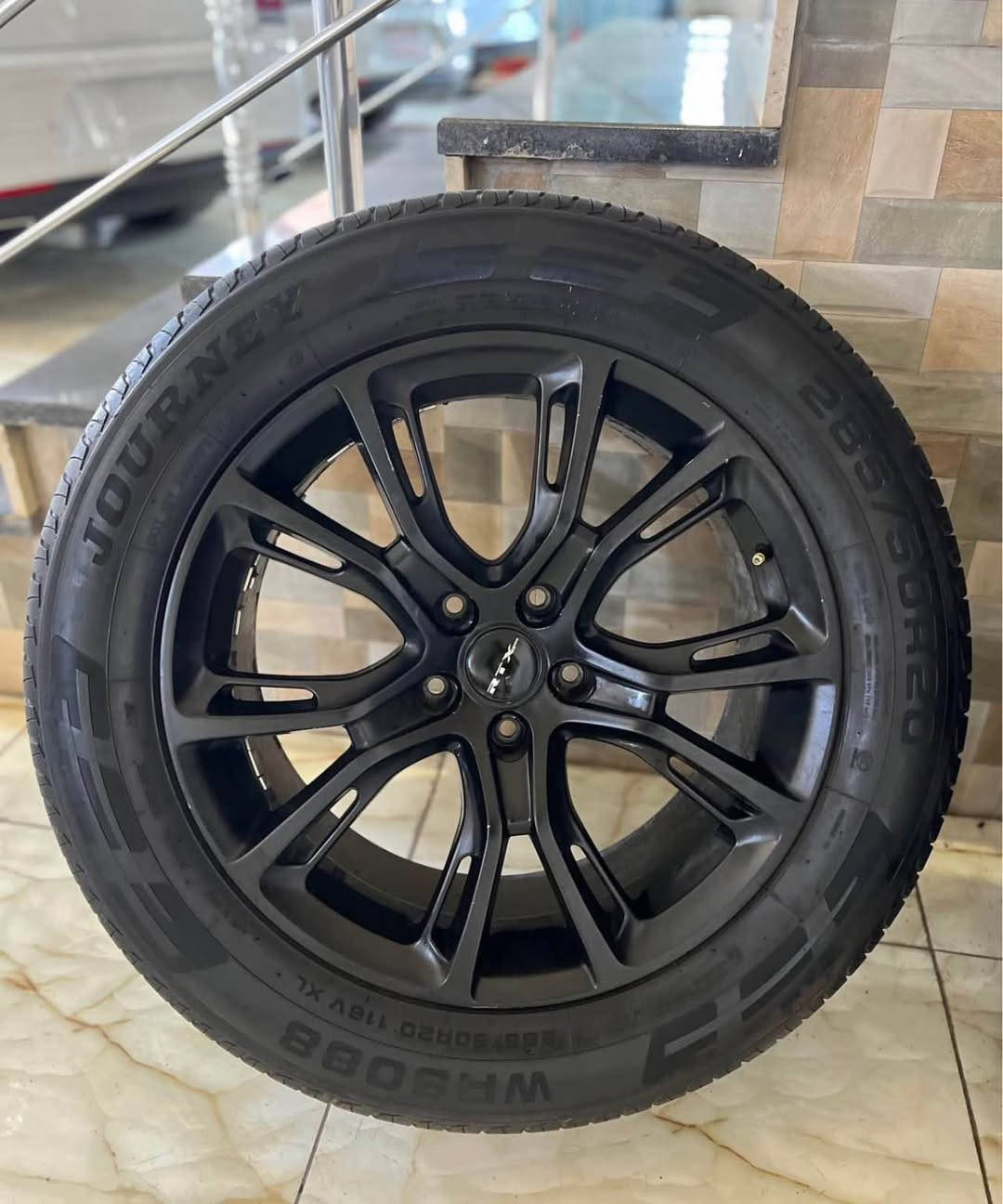 طخم ويل كب+التيرات+صمونات 285/50/20الحجم التاير   SRT اصلي  يرهم دورنكو وجيب 

العنوان دهوك 
*********** سميل, دهوك
