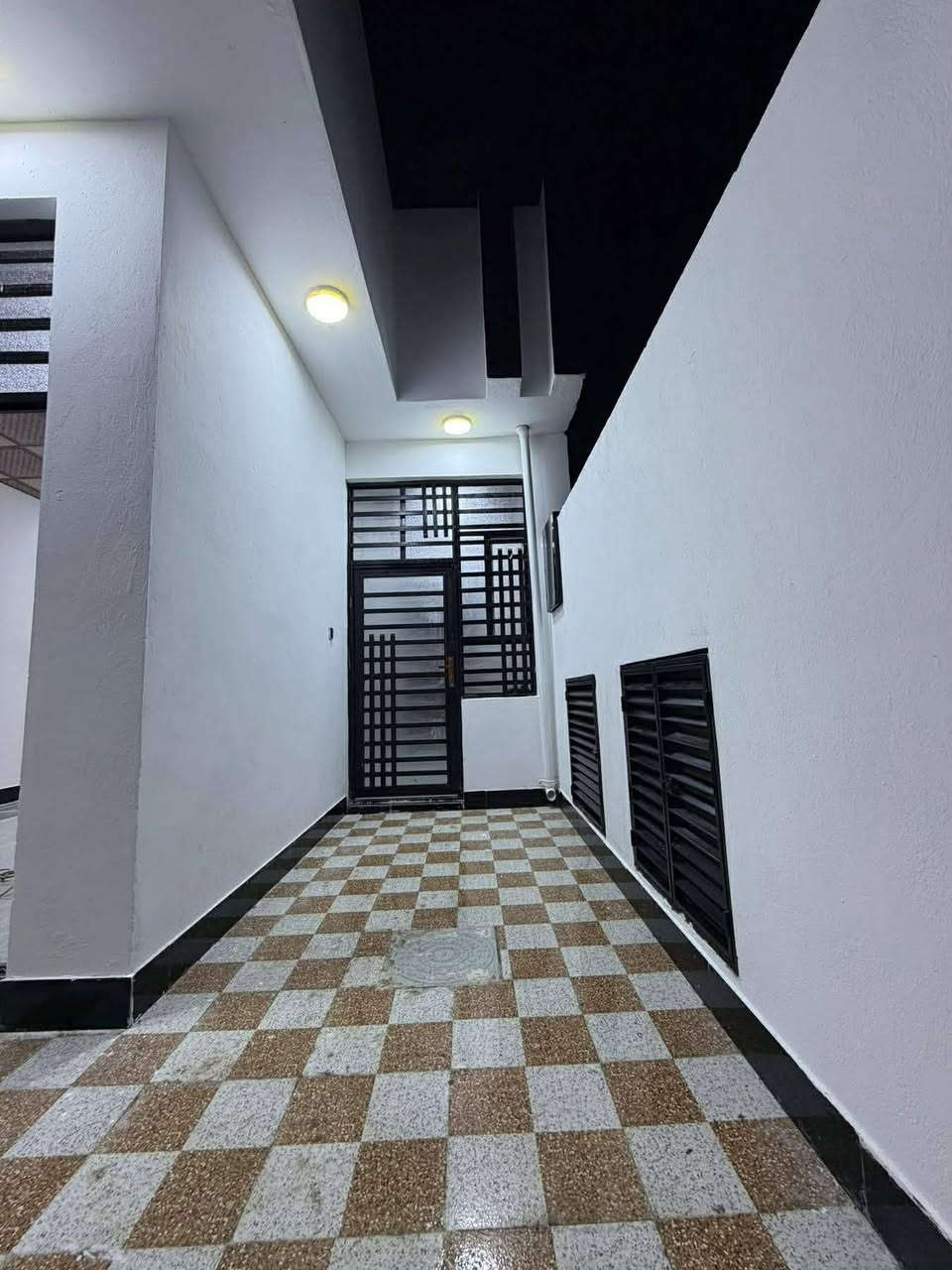 صباغ درجه أولى ونضيف وبسعار مناسبه المحتاج يتصل علا رقم ***********
