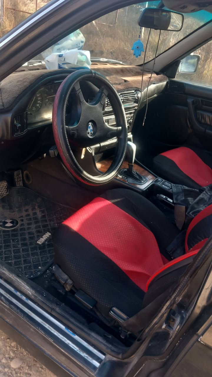 سلام عليكم 
بي ام دبليو حجم 535
محور صقر بال كامل محرك 28 دبل فانوص مسكر 
سلايت شغال 
دبل ايربك
تبريد ثلج 🥶
تدفة نار 
ويل خلية 
سيارة خير من الله كير محرك صقر كاملة ملات جناي 
بيع فقط السعر 55 وبيهة مجال ***********
