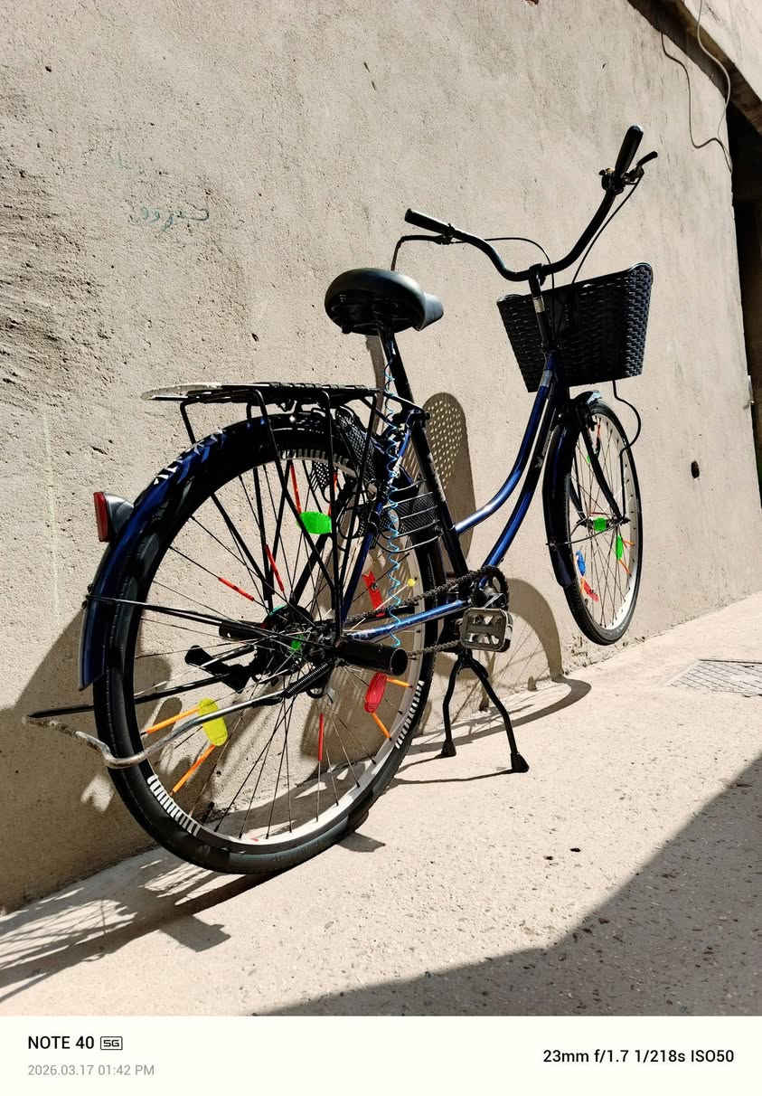 سلام عليكم ورحمة الله وبركاتة  بايسكل بناتي للبيع نضافه ميه عله ميه السعر 75 العنوان بغداد الزعفرانيه رقم التواصل ***********
