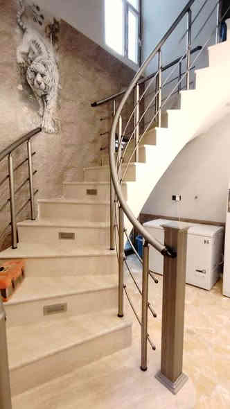 ذار للبيع موقع مميز 
طابو زراعي سند 25
الموقع حله شارع الخدمي نادر الاولى الامام الحسن
المساحة 215م² (10×21.5)
طابقين :- الطابق الاول
كراج حديقة مطبخ حار بارد استقبال هول مجمع صحيات غرفتين نوم مناور 
الطابق الثاني
3 غرف نوم وصاله ومجمع صحيات وسطحين 
للاستفسار 
اتصل بالارقام التاليه 
***********
***********
موقع المكتب حله نادر الاولى الشارع الرئيسي مقابيل دائره اتصالات بابل 
مكتب علي السلطاني للعقار
35
