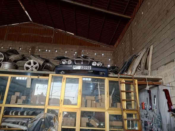 متوفر مواد احتياطية لل BMW  جميع الأحجام محلات أبو حيدر التميمي بصره الزبير شارع  الشعبيه الجديد قرب جسر سكة القطار رقمي ***********
