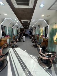 محل حلاقة كامل بالسيدية  8 كراسي حلاقة  كرسي بدي كير ومني كير  جهاز ها...