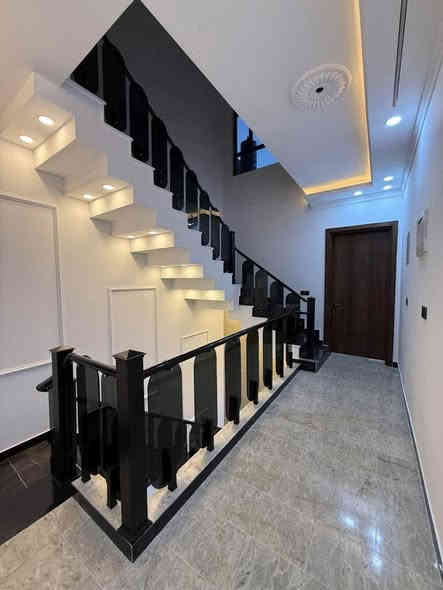 ⚜️ للبيـــــــع في السيديــــــــــة  ( الاعتماد الهندسي للعقار )
دار سكن  مساحة : 80 م 🔻 الواجهة : 4   متر     نزال : 20  متر 

الموقع :: الضباط الحديثة موقع مميز خلف شارع التجاري   
🟦
درجة اولى  واجهة مرمر وارضيات مرمر 
يحتوي الطابق الاول على:   استقبال ومطبخ   مع خدمات رئيسية + غرفة نوم 

الطابق الثاني : 2 غرف نوم وخدمات رئيسية

الطابق الثالث : غرفة نوم مع خدمات

‎(التعامل والتفاوض مع صاحب العقار مباشر)

🛡️ إذا لم يناسبك هذا المنزل، لدينا خيارات متنوعة تشمل منازل، وأراضٍ تناسب جميع الأذواق.

زبائننا الكرام بِكُم نَرتقي ونَتشرف بزيارتِكم ونَفتخر بخِدمتِكم 

✅ احصل على منزل أحلامك معنا، نحن مكتب عقاري موثوق ومتخصص في تلبية احتياجاتك السكنية
لاتتردد في زيارتنا او الاتصال بنا 
___________________________

***********-***********-***********
‎الفرع الاول / الـسـيـديــة الضباط مقابل افران الرباط
‎ الفرع الثاني /شارع العلوة مقابل مدرسة حلم الغد الاهلية 
‎الفرع الثالث / عرصات الهندية مجاور فندق بلوم 

‎‏‎زبائننا الكرام بِكُم نَرتقي ونَتشرف بزيارتِكم ونَفتخر بخِدمتِكم ❤
