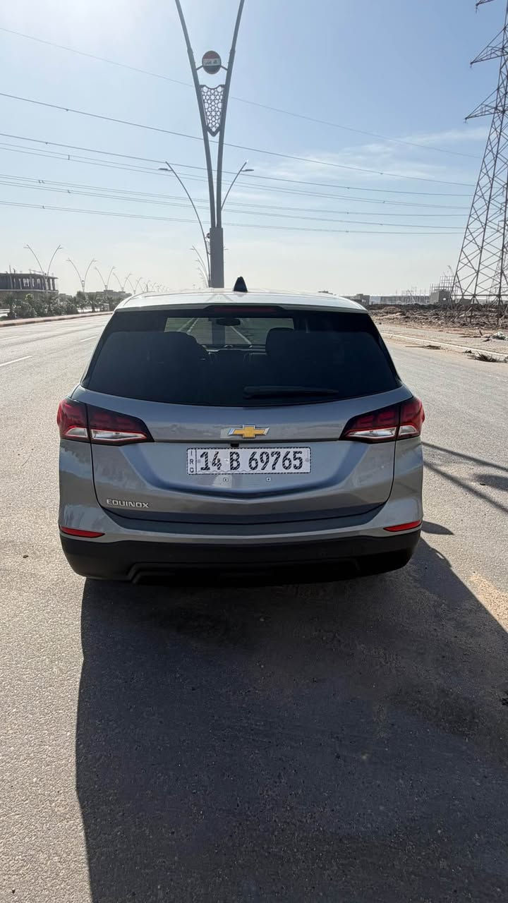 سلام عليكم 
شوفر ليت كوينكس 
مديل 2024 
دخول جديد شهداء وكاله عامه 
موصفات LS
مبدل بيه بس چاملغ اليسر بارد بلباب سايق 
سعر 160
*********** البصرة, العراق
