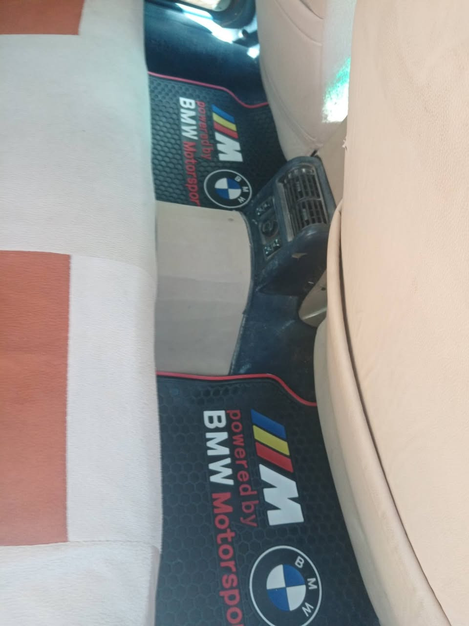 باسمي رقم انكليزي
السعر 60 ورقة وبي مجال 
السيارة جاهزة كل نقص ما بيها 
التبريد و التدفئه وي السويج 
للتواصل عن طريق الرقم 
***********
محافظة المثنى
