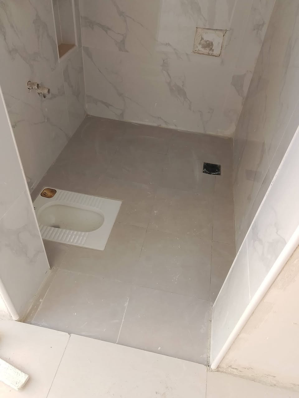 السلام عليكم خلفة سيراميك كاشي مرمر ارضي وجداري متفرغ حاليا ، شغل درجة أولى 
للأستفسار الاتصال ‏‪***********‬‏ وبيه واتساب
