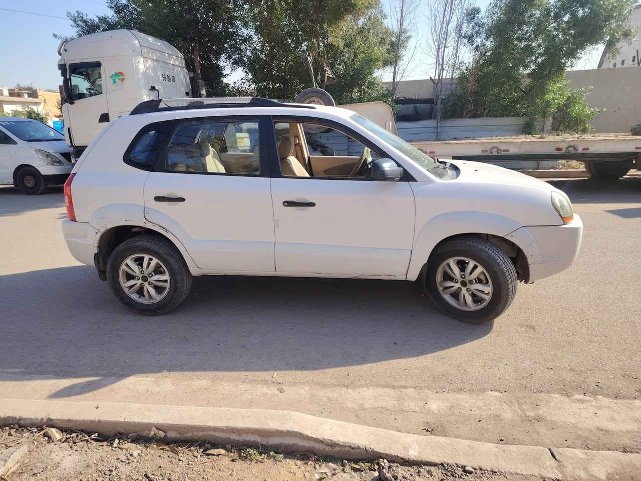 ألسلام عليكم
توسان 2009 خليجي

بيها اثر حالوب خفيف الباقي كله مكفول

السعر 130 وبيها مجال 

مكان السياره بغداد المدينه

للاستفسار ***********
