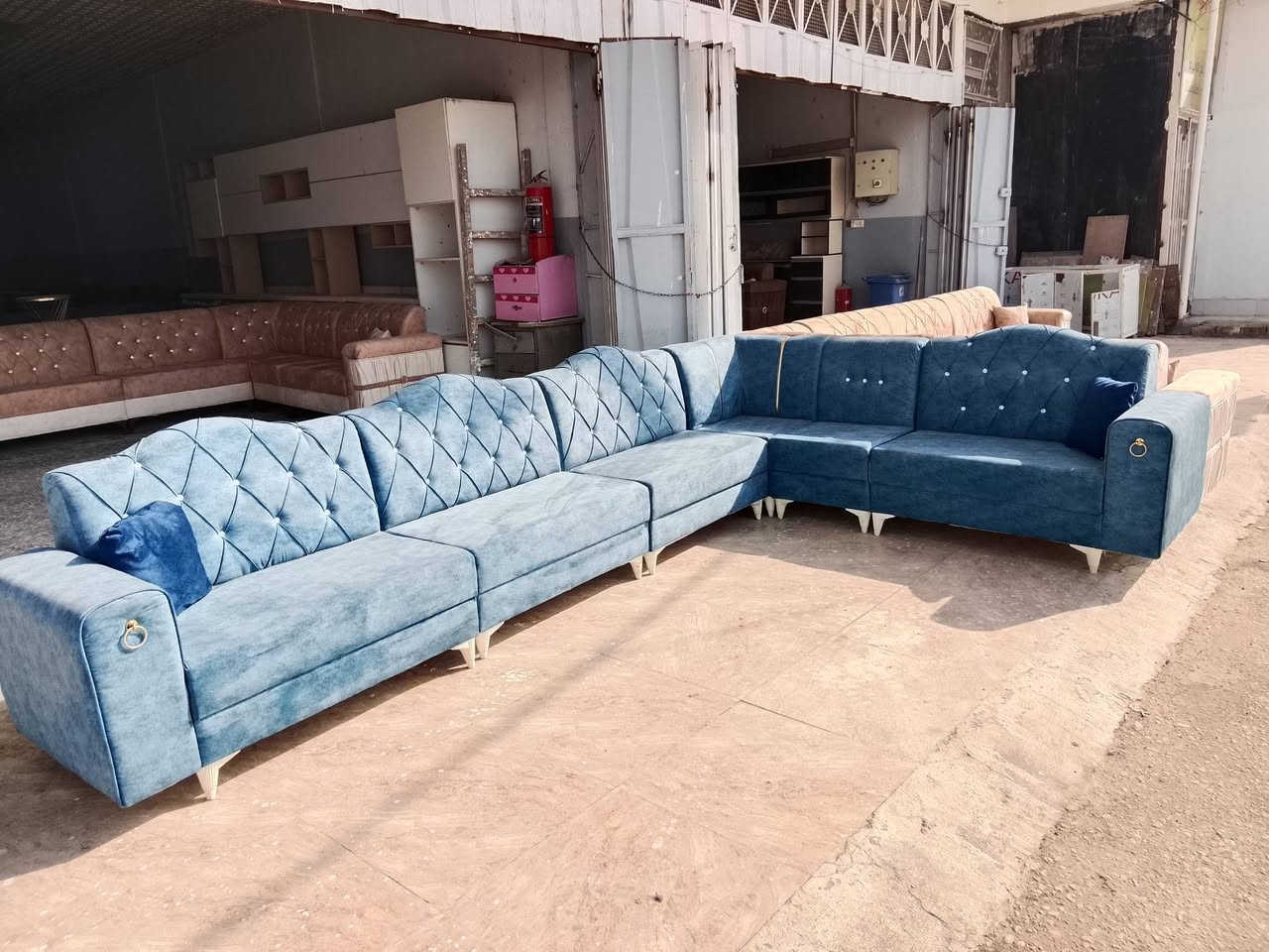 ديوان جديد شغل ممتاز مقعد بلايود اسود وخشب جام روسي اسفنج مميز اول موجود عشر مقاعد وأكثر وأقل حسب مكان الزبون مجمع الضحى للتسوق المسيب مقابل دائرة كهرباء المسيب عمارة الرحيم ***********
