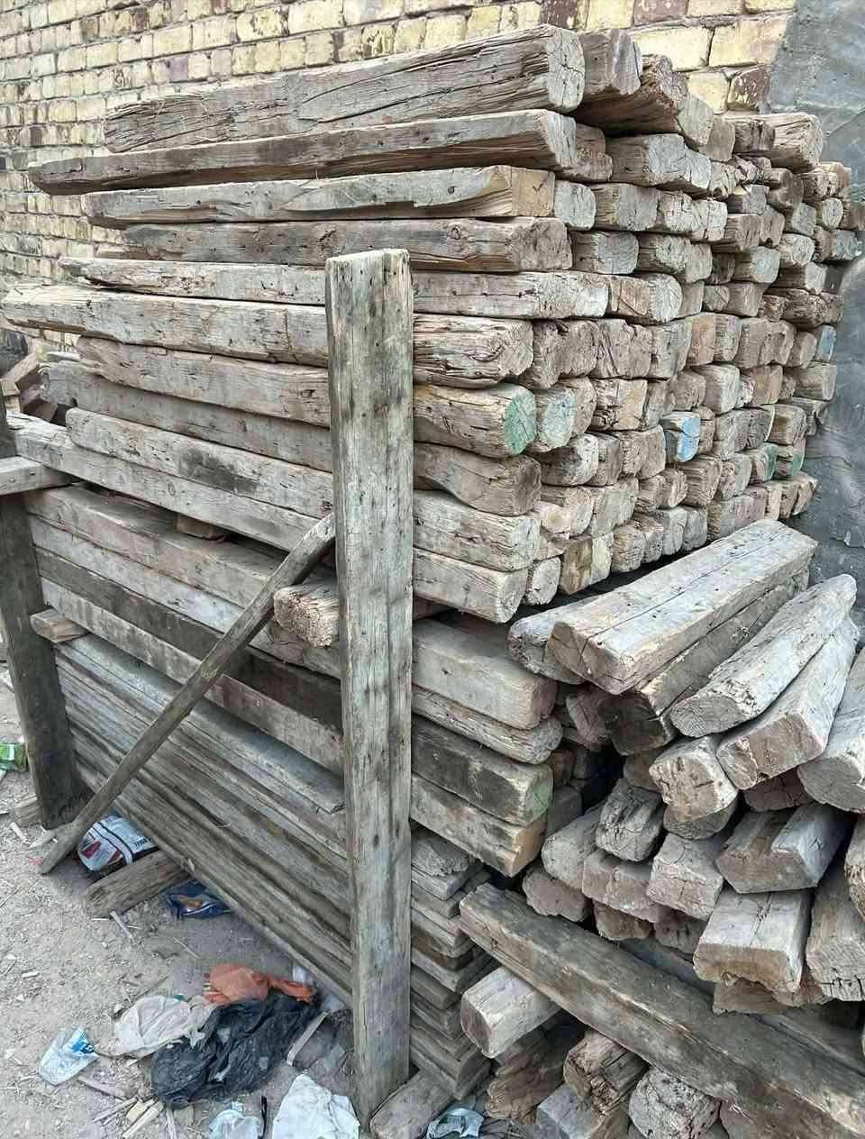 السلام عليكم قالب خشب للبيع العدد 5مكاعب يدك 100متر مكاني حله  اتصل***********
