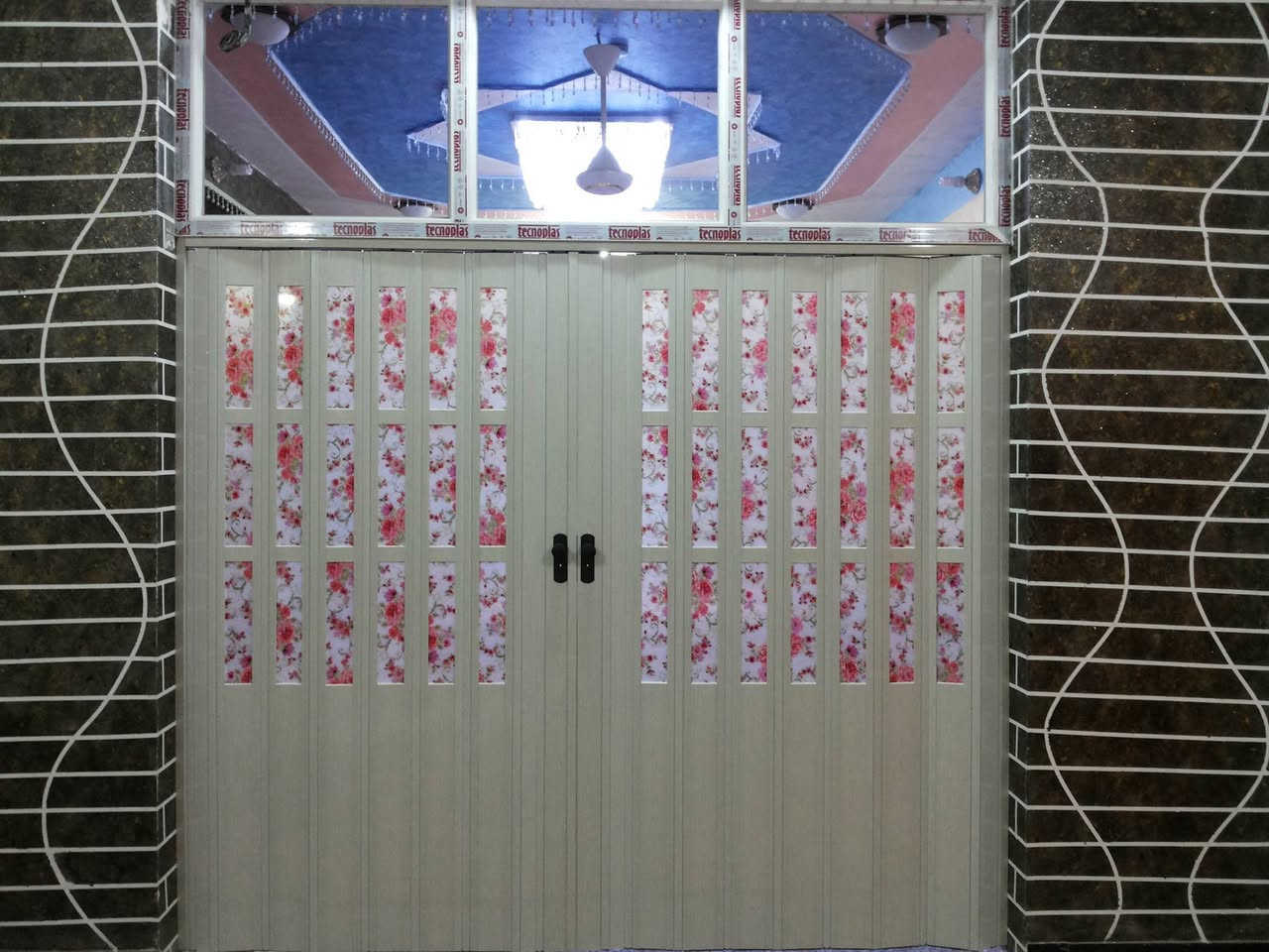 المشرق للديكور .. يوفر لك كل ما تحتاجه في منزلك ومن ارقى المناشئ .
1.المطابخ التركية 
2. المحجرات التركية 
3.الستائر الميكانيكية (شريطي , معدني , زيبرا )
4.ابواب دفتري (اكورديون) 
5. ابواب وشبابيك (PVC)
6.المظلات الميكانيكية .
7.المرمر الصناعي 
ملاحظة : جميع ما  ذكر موجود كنماذج في الصور ادناه .
العنوان . كربلاء – حي النقيب شارع النهر مجاور قاعة فلكس لبناء الاجسام  
للاستفسار الاتصال على الرقم التالي : ( *********** )
