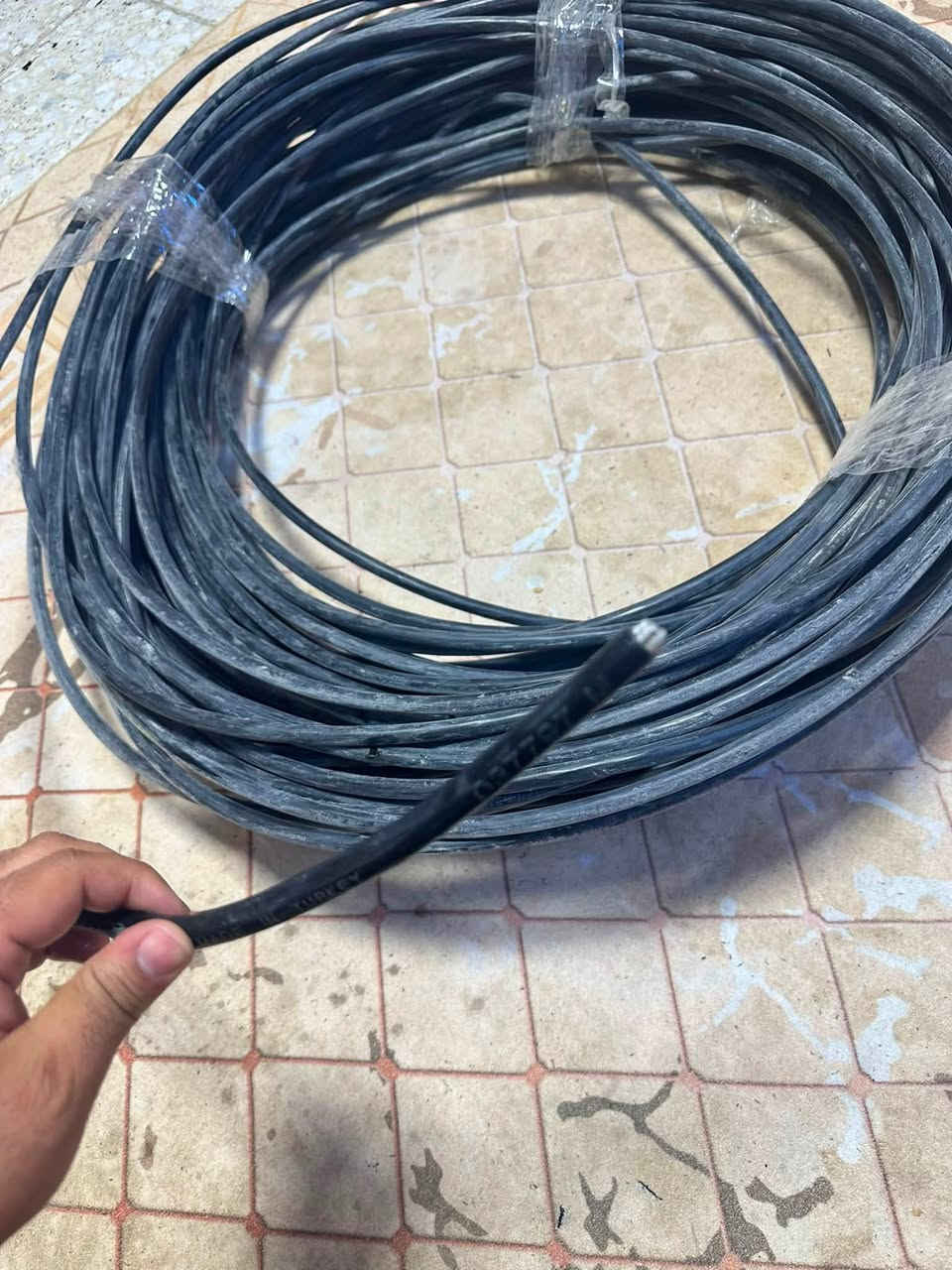 السلام عليكم احبتي 
عندي واير هذا سنكل ابو 50 
طوله 100 متر غير مستخدم 
يجي خط واحد فافون يعني يشغل اكثر من 10 سبالت 
اخذته ب220 الف هوه والقاعده تنشد بل رئيسي
قيم بل يرضي بي الله ***********
بغداد حي النصر
