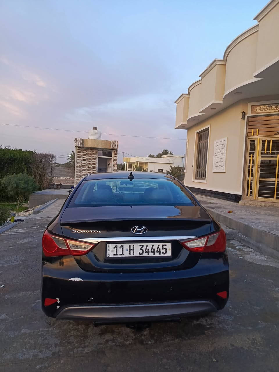 السلام عليكم. 
سياره سونتا 2011امريكي رقم بغداد فول مواصفات مصبوغه عام ضررها جاملغ خلفي بدون دواخل السعر 95 وبيها مجال بسيط مكان السياره فلوجه .
للتواصل ***********
