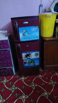 ثلاجه 11قدم سعرها 180وبيها مجال مكاني مدينة الصدر قطاع 74///رقم 077722...