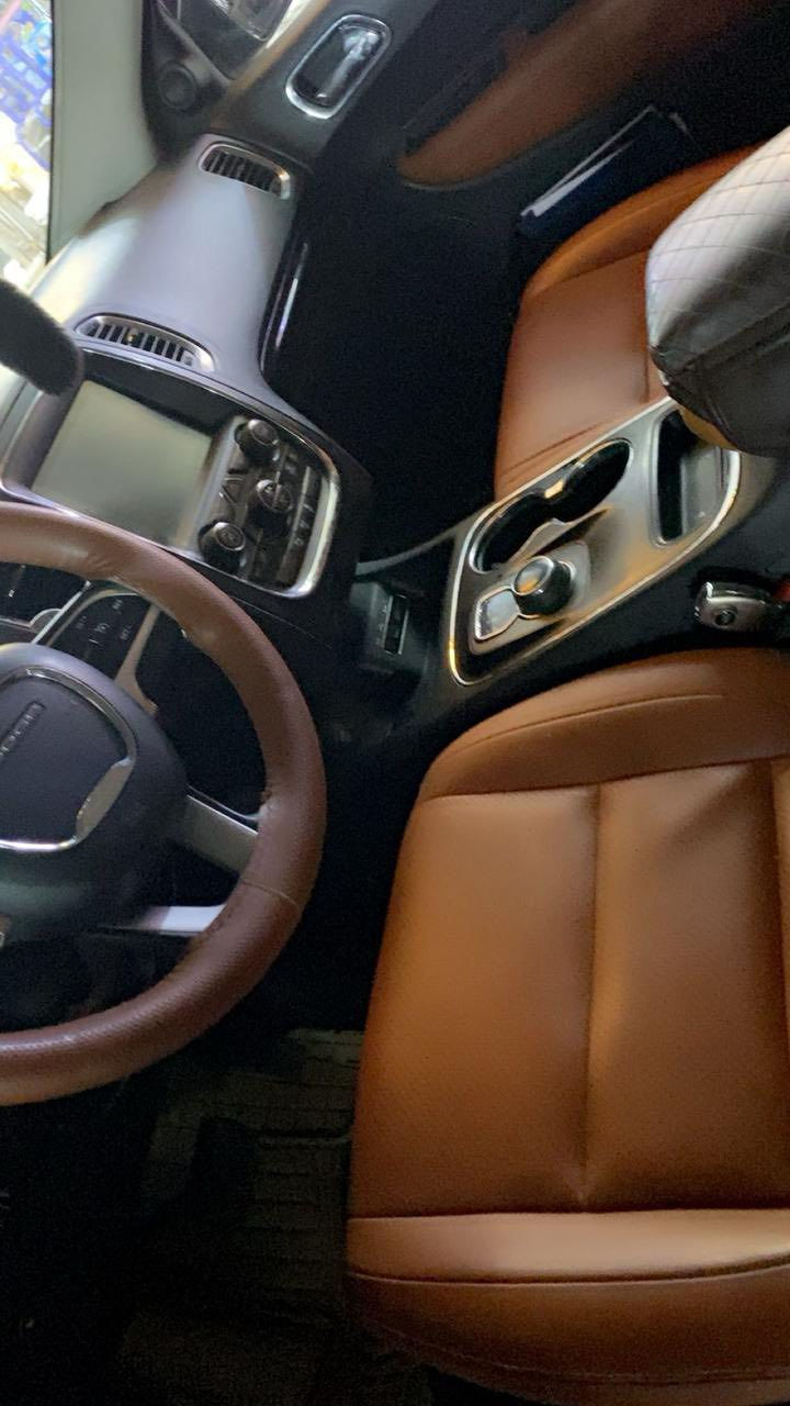 دوج دورنكو ٢٠١٤ داخله ٢٠٢٠ فولو مواصفات ما عدا الفتحه الون اسود حبه زيتوني رقم بغداد الجديد محرك ٦ سلندر 
السعر ١٨٥بيه مجال 
البيع مستعجل 
رقم صاحب السياره ***********
