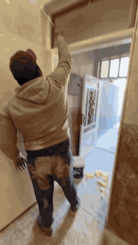 🔵بيت للبيع 100متر ب الحولي طابق ونص ثالث بيت عن شارع الحولي . +شارع 15 موقع ممتاز البيت احلى من التصوير 

🟤الاساس تجعيب والسقف الطابق الاول  صب والثاني شيلمان كاشي وسيراميك. 

⚪️يحتوي الطابق الاول ع غرفة وصالة ومطبخ واستقبال وصحيات والطابق الثاني غرفة وصالة.ومطبخ ع نضام تركي 

 السعر95مع المجال خدمات  كامله للستفسار  الرقم ***********لتواصل ع الواتساب صاحب الدار مو دلال
