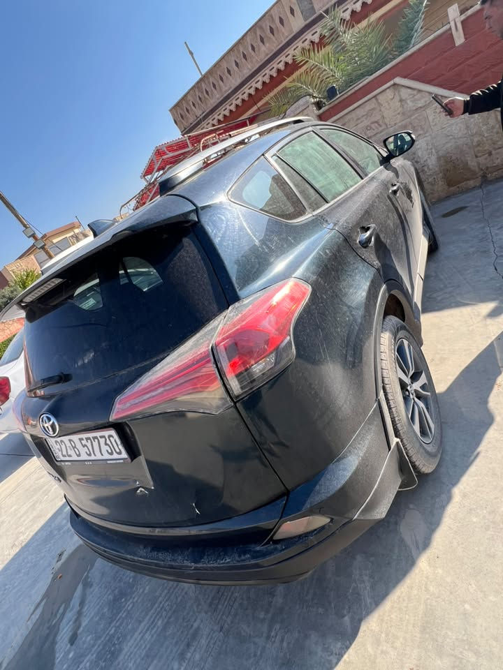 تويوتا RAV4
موديل 2017 
 مواصفات XLE فوول 
تدفئة تبريد ،تحديد مسار ،حساس تصادم ، سلايد ، AWD ، بصمة ، نقطة عمياء، سلايت , ثلاث أنظمة قيادة
كامل مواصفات ، الضرر بين جاملغ الخلفي و قبغ الصندوق  بدون دواخل بدون ايرباك   
صبغ نصف الجاملغ ونصف قبغ صندوق 
والباقي كلو بلادي بجم كبس 
ماشية ١٨٠ كلم 
السيارة باسمي مكان السيارة الموصل 
السعر ١68 $ 
*********** واتساب وكورك
