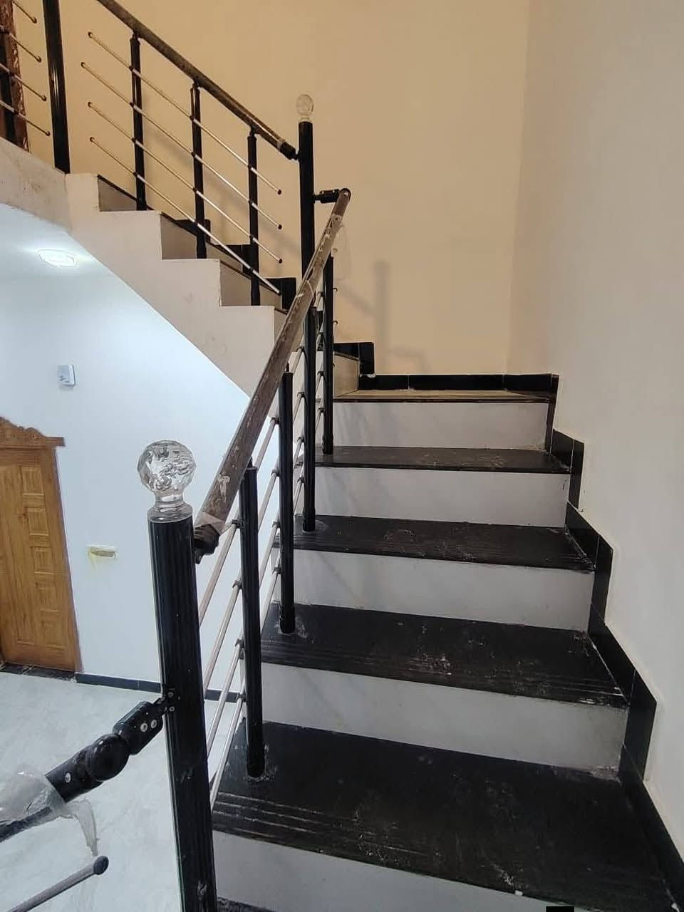 أسعد ألله أوقاتكم بكل خير 🏢
اللاستفسار📲***********

دار سكن للبيع بقمت روعه 🏭
 المساحة 120 م
ركن على شارعين
بناء حديث شقل درجه أولى👍
على شارع 10م 
كافت لخدمات متوفره 

محتويات البيت ⬇️
1- 
2- دوانيه
3- صاله
4- مطبخ
5- غرف منام عدد 2 
6- صحيات خارجي وداخلي

نوع العقار طابو زراعي
بأسم عراقي سند 25
الموقع راقي ⚡
البصره أبي الخصيب العوجه 
شارع الوصطي مقابيل مستشفى صيني 
كل هاذ جمال وترتيب
بسعر 65 وبي مجال لشراي
اللاستفسار 📲 ***********
