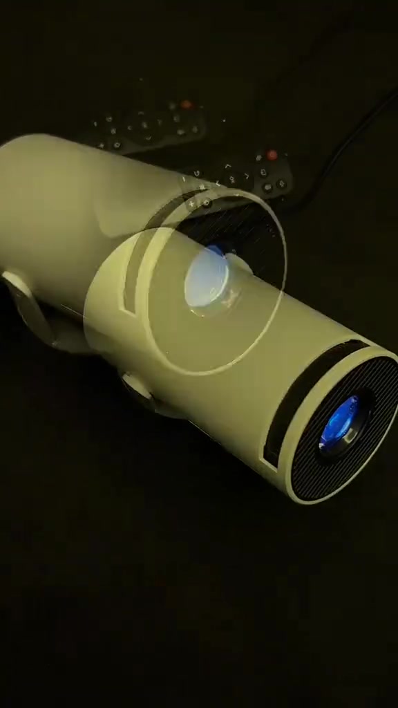 بروجكتور بدقة Full HD 1080P
مع دعم فك تشفير 4K

يوفر جودة صورة مذهلة بفضل تقنية LED المتقدمة وطريقة الإضاءة الموحدة

يتميز بألوان زاهية وحيوية مع تقليل تأثير الضوء الأزرق والإضاءة المباشرة

آمنًا لصحة العينين، خاصة للأطفال

يأتي البروجكتور بميزة الدوران 180°

يسمح بعرض المحتوى على الجدران أو السقف أو الأرضية بسهولة ويمكن تحويل أي سطح إلى شاشة عرض سينمائية

مزود بسماعة Hi-Fi مدمجة بقوة 3 واط وتقنية Bluetooth 5.0

يحتوي على منفذ طاقة
يحتوي على منفذ HDMI
يحتوي على منفذ AUX للسماعات
يحتوي على منفذ USB
يحتوي على زر تشغيل/اطفاء

يتيح توصيل السماعات والأجهزة الصوتية الأخرى للحصول على تجربة صوت محيطية متميزة

يستخدم تقنية تصحيح الانحراف التلقائي والتركيز اليدوي للحصول على صورة مثالية في ثوانٍ

دعم شاشة عرض تصل إلى 130 إنش للاستمتاع بليالي سينمائية لا تُنسى أو جلسات ألعاب غامرة

الابعاد :الطول 19cm العرض 8.5cm

سعر 55,000 ويه توصيل


**إذا كنت صاحب هذا الإعلان وتريد حذفه لأي سبب، رجاءا أرسل رسالة إلى الدعم الفني**