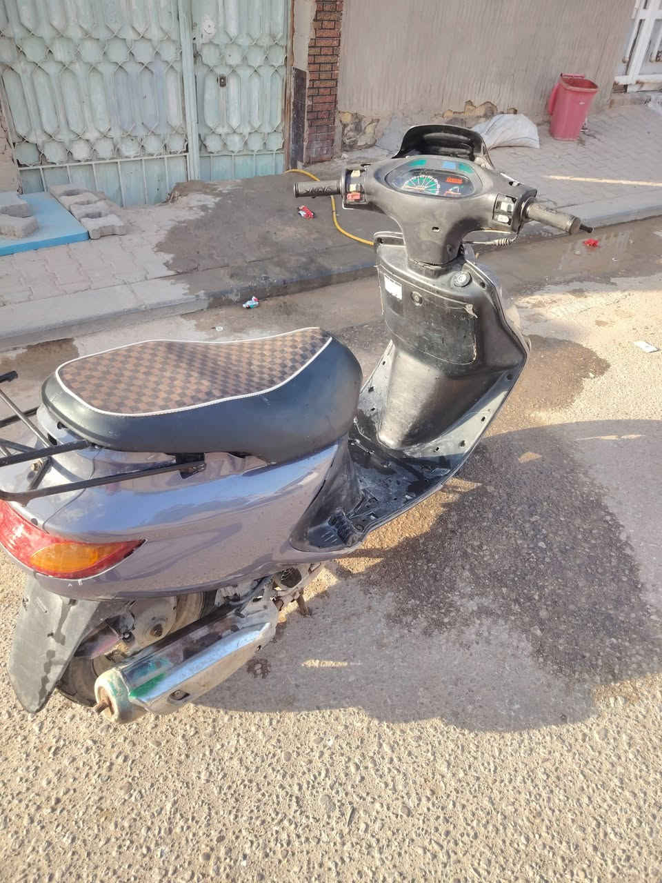 دراجه فراشه للبيع مابيه كلشي محرك ممفتوح سعره 400 وبيه مجال تواصل *********** مكاني نجف حي الميلاد
