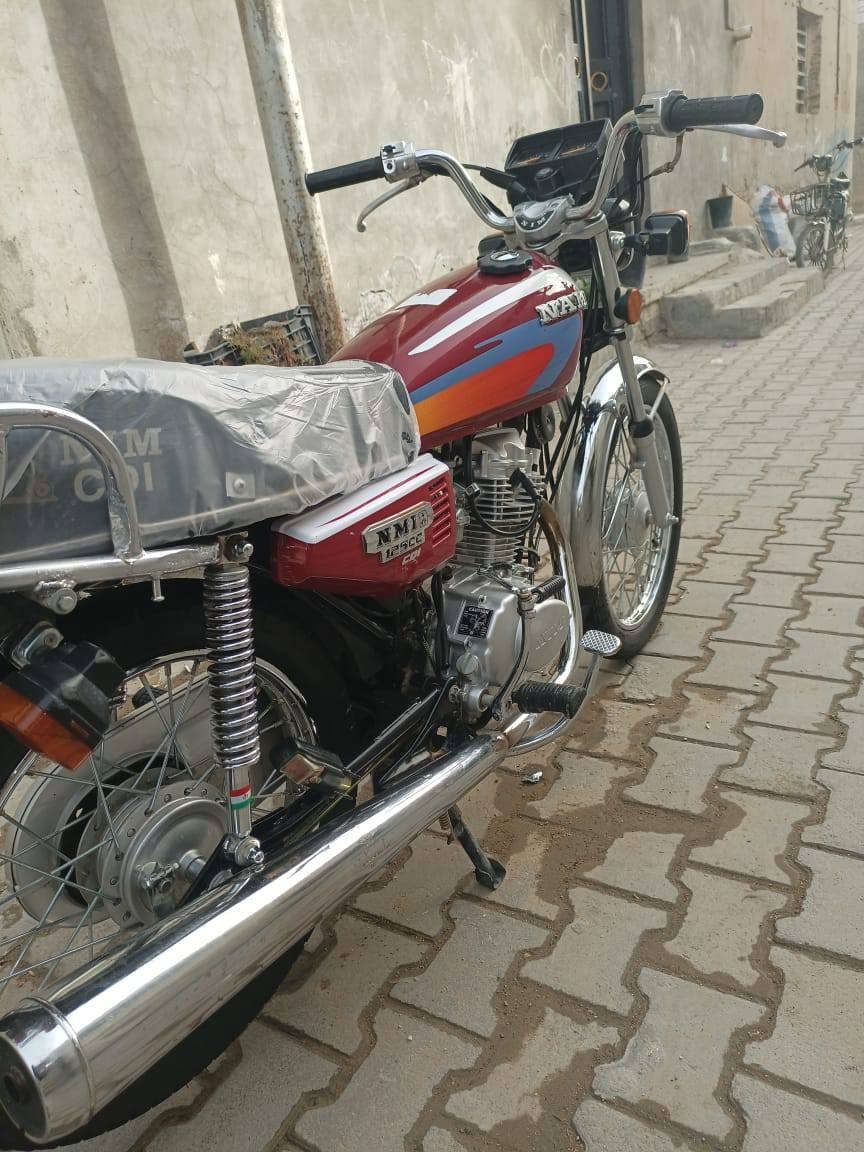 السلام عليكم نامه امتياز شبه شلامجه مديل٢٥ باب اول شاصي رفيع شرط شلعه ومعدل تجي وتشوف الدراجه نضيفه بمعنى الكلمه مكاني كربلاء طويريج يم مرقد ابو هاشم رايده ب٦٧٥ولشراي يشلع عيوني 
‏‪***********‬‏..... ‏‪***********‬‏
