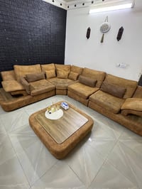 تخم ديوان كامل10مقاعد + كوشات+الطبله الوسطيه ونضافه90‎%‎ وبعده جديد ما...