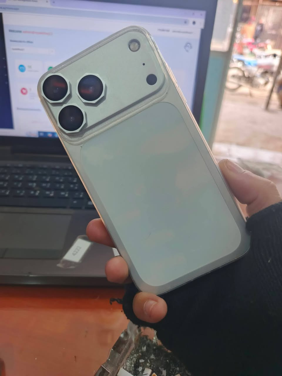 � ايفون XR للبيع

 • محوّل إلى iOS 17 Pro
 • الذاكرة: 64GB
 • الجهاز نظيف ويعمل بكفاءة
   .  مبدل بطاريه وكاله 
السعر 140 وبي مجال
📍 مكتب ياسين للإنترنت
📞 ***********
