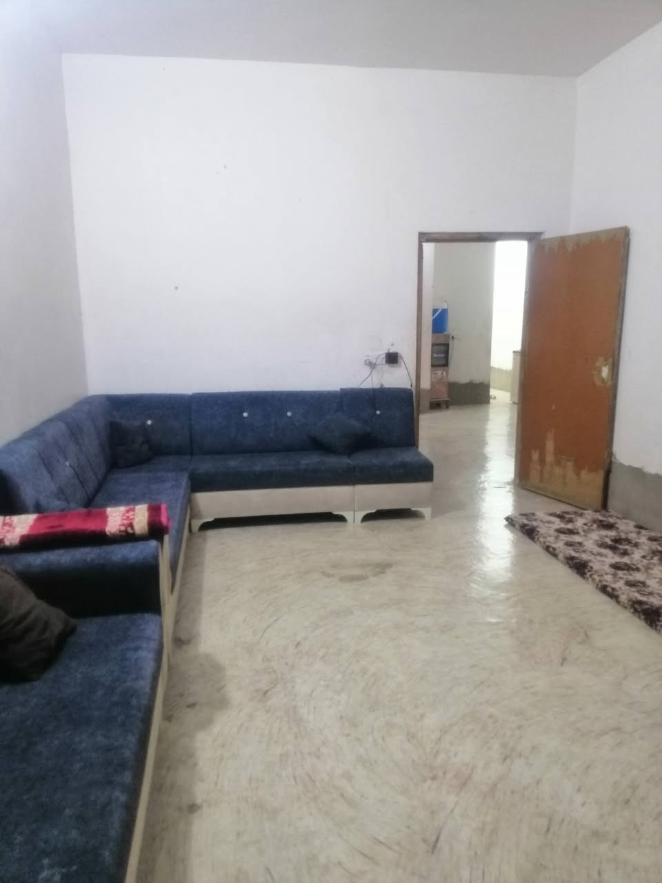 مشتمل للبيع في الفلوجه حي جبيل قرب مدرسة الهمام شارع 10 طابوصرف المساحه ١٣٠ متر ٢طابق بناء بلوك يحتوي على ٢غرف نوم وصاله عدد 2 واستقبال ومطبخ و2 حمامات داخليه وخارجيه السعر ٦٥ مليون وبي مجال بسيط للاستفسار مراجعة مكتب القمه للعقار او الاتصال على الأرقام التاليه *********** ***********

