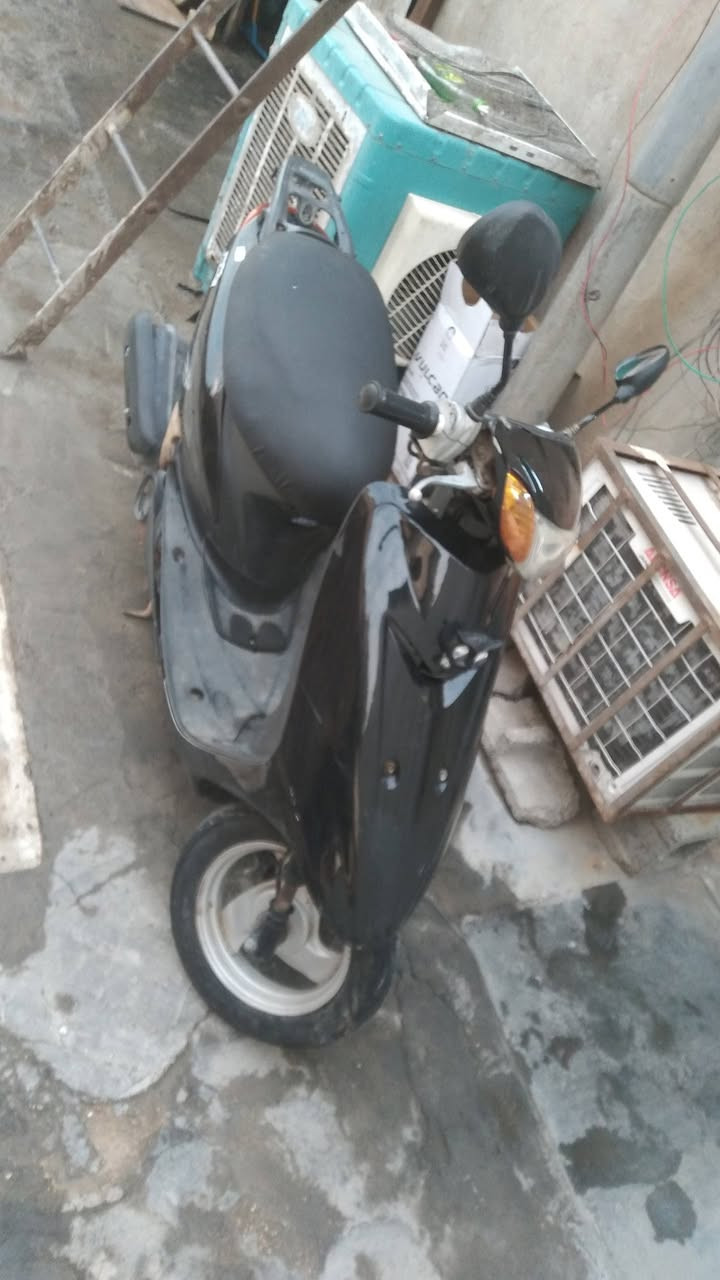 دراجة بيجي للبيع نضيفه وكامله بس دبلات يرادلها تبديل اسعر ٣٠٠ و بيها مجال للشرايه للاتصال او واتس ***********
