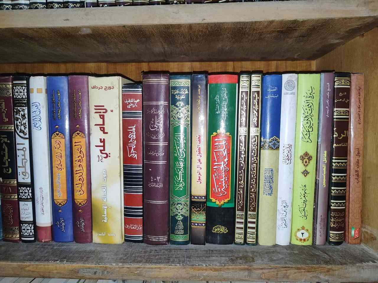 مكتبة منزلية
تحتوي على أكثر من 300 كتاب مجلدات ورقي 

بمختلف العناوين دينية  وشعرية  و أدبية 

كتب حديثة وكتب قديمه ... 
البيع باكملها للمكتبة .. 

العنوان بغداد 

السعر  650 الف


**إذا كنت صاحب هذا الإعلان وتريد حذفه لأي سبب، رجاءا أرسل رسالة إلى الدعم الفني**