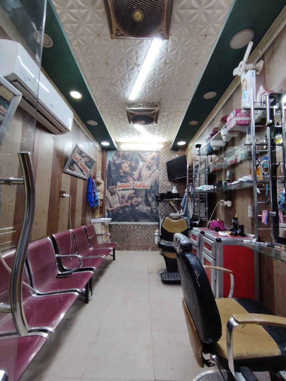 سلام عليكم محل حلاقة ركن للبيع العنوان بغداد الكمالية شارع الصفر التواصل ***********السعر مليونين وبي مجال للشراي
